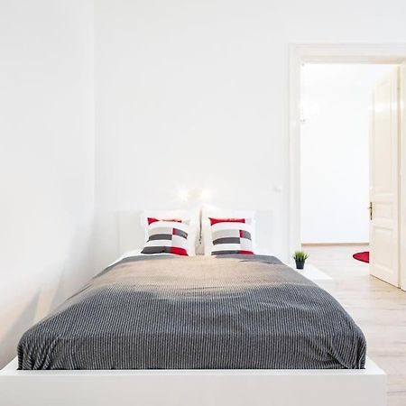 Bright & Large Apartment At Top Location ブダペスト エクステリア 写真