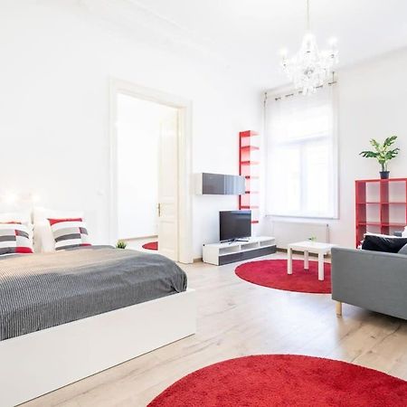 Bright & Large Apartment At Top Location ブダペスト エクステリア 写真