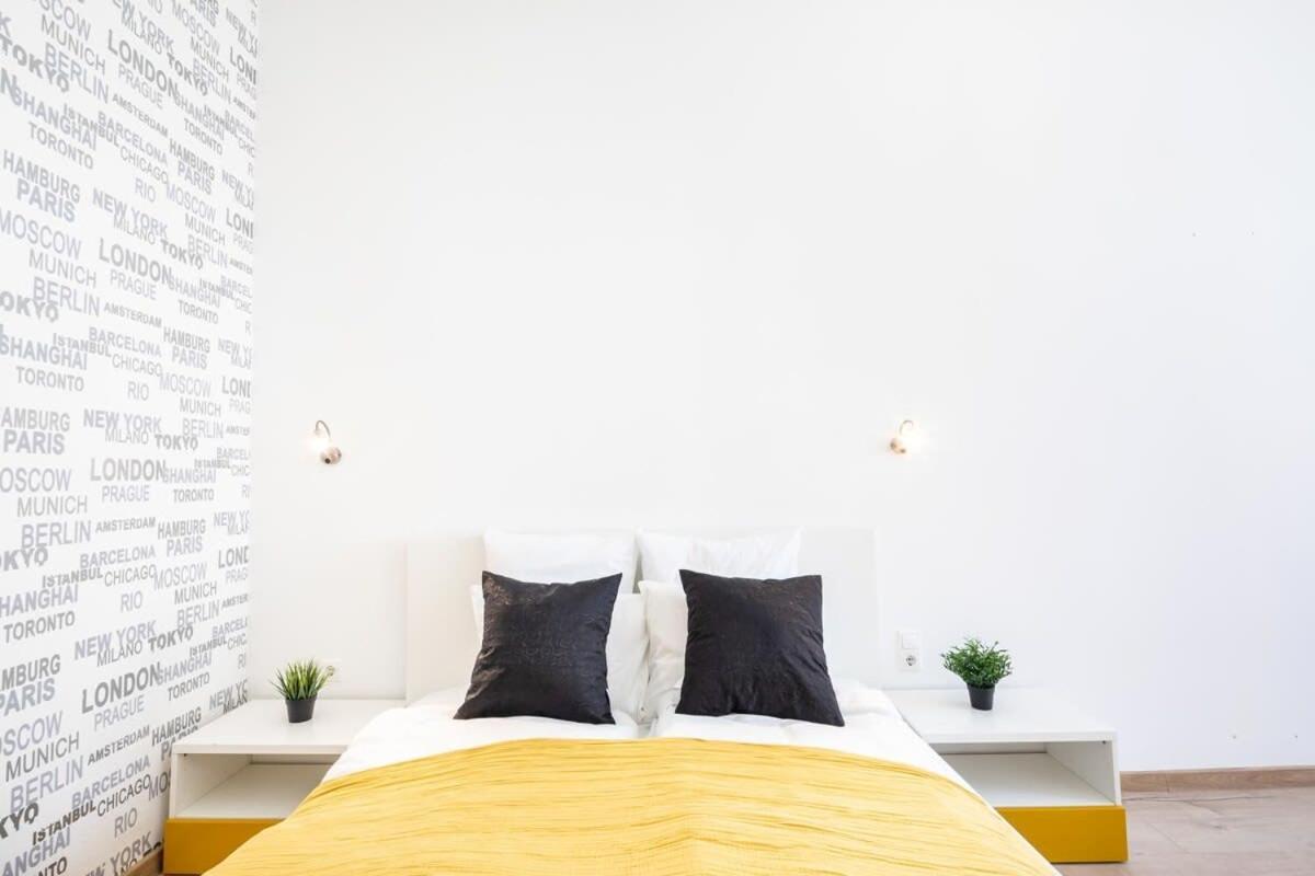 Bright & Large Apartment At Top Location ブダペスト エクステリア 写真