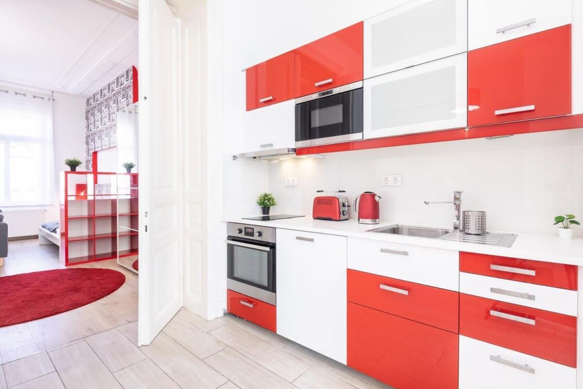 Bright & Large Apartment At Top Location ブダペスト エクステリア 写真