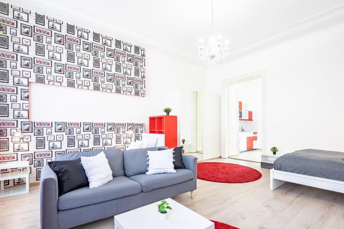 Bright & Large Apartment At Top Location ブダペスト エクステリア 写真