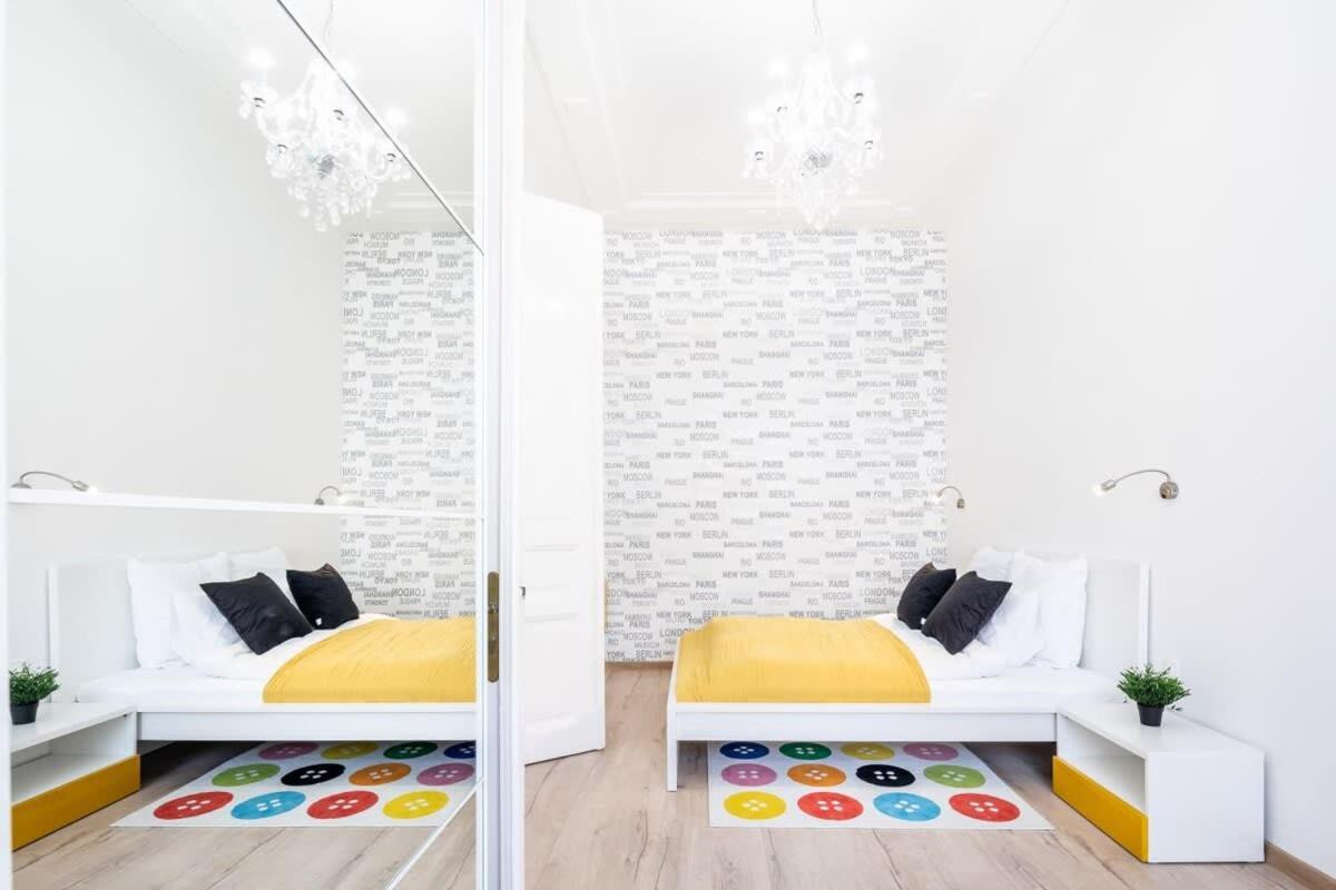 Bright & Large Apartment At Top Location ブダペスト エクステリア 写真