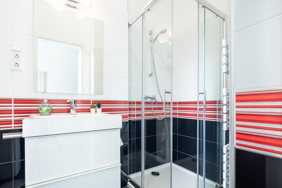 Bright & Large Apartment At Top Location ブダペスト エクステリア 写真