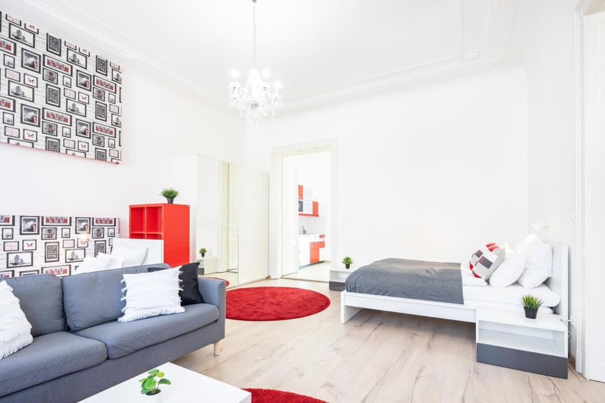 Bright & Large Apartment At Top Location ブダペスト エクステリア 写真