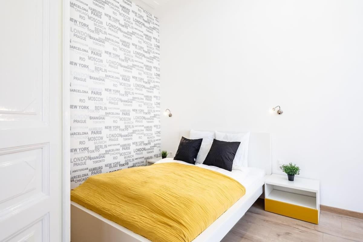 Bright & Large Apartment At Top Location ブダペスト エクステリア 写真