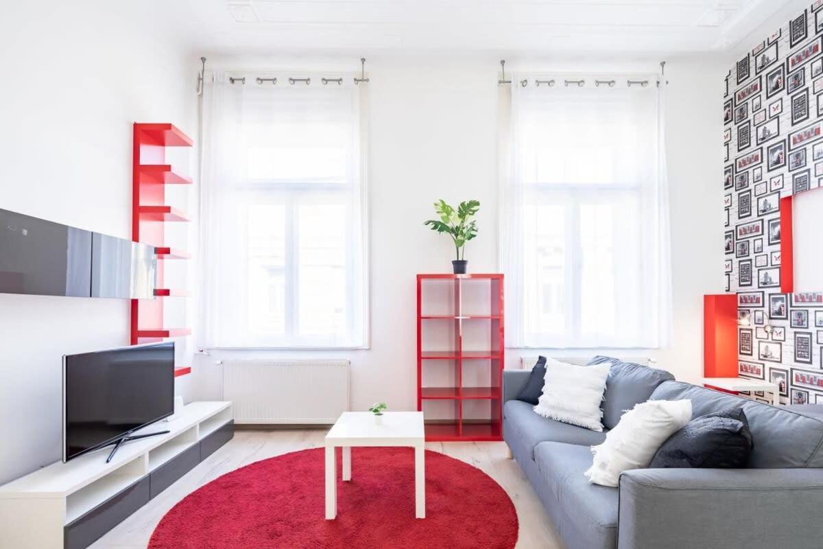 Bright & Large Apartment At Top Location ブダペスト エクステリア 写真