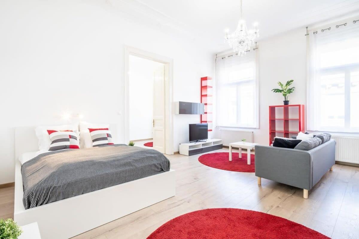 Bright & Large Apartment At Top Location ブダペスト エクステリア 写真